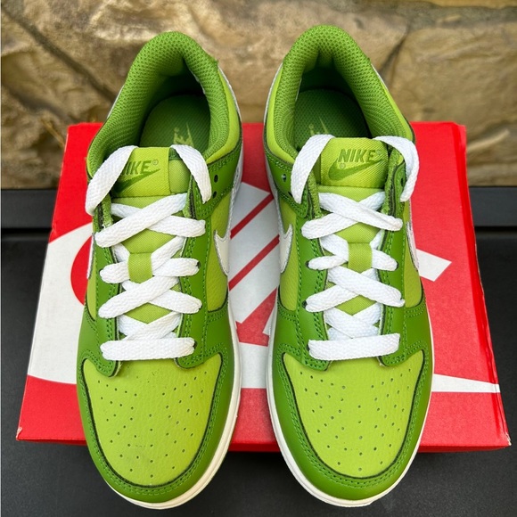 Nike Dunk Low “Chlorophyll” Size 13c Preschool - Picture 4 of 12